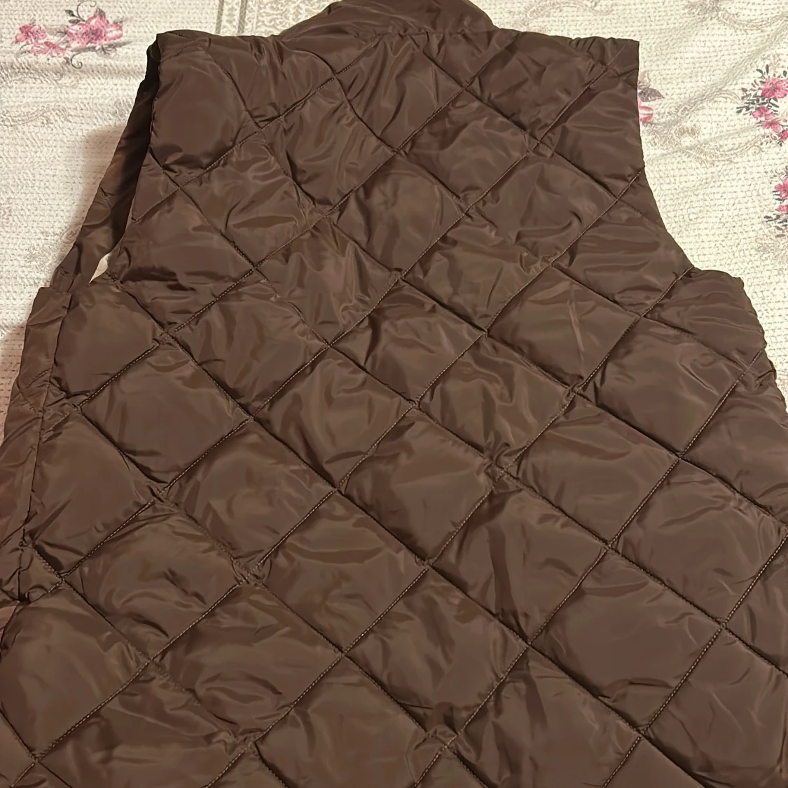 Brun quiltad dunväst från Freequent - 3