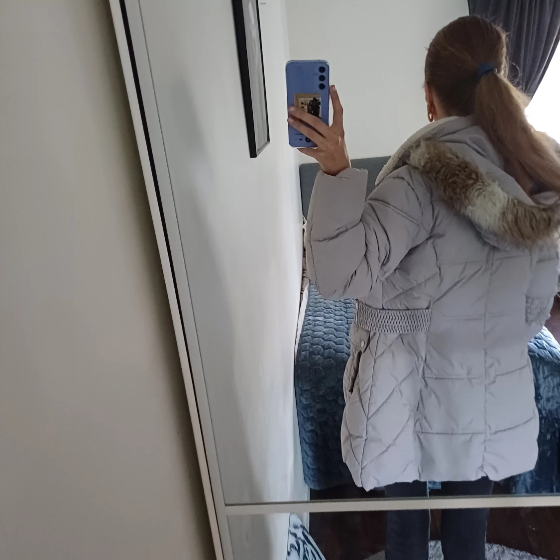 Grå  pufferjacka med fuskpäls - 4