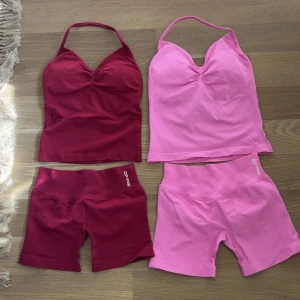 Dfyne set - Säljer båda två seten tillsammans i storlek S modellen impact färgen Blossom och Berry