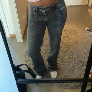 LTB valerie jeans - gråa ltb jeans i modellen valerie. de ät använda men har varit väl omhändertagna. säljer då dem inte kommer till användning