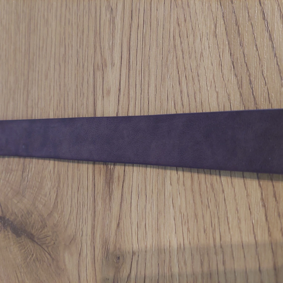 Brunt skärp i skinn med metallspänne - 2