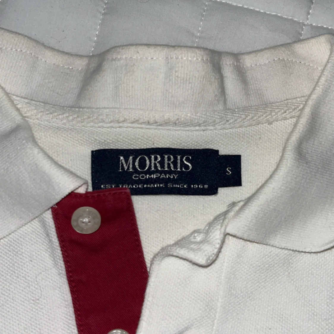 Vit pikétröja från Morris Company - 1