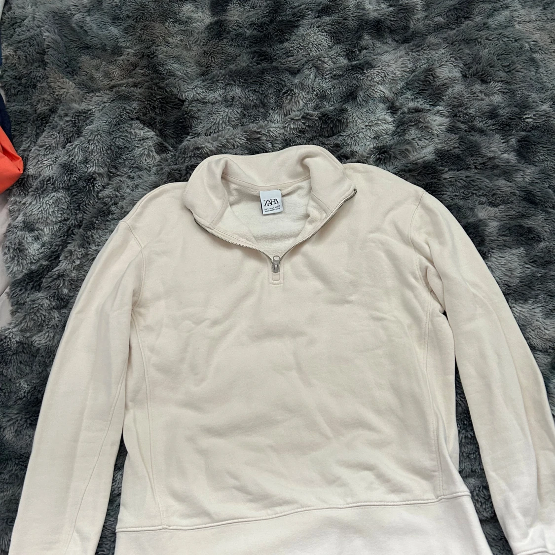 Beige half zip tröja från Zara