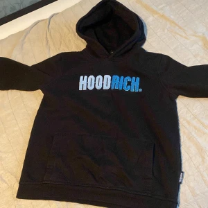 Svart hoodie från Hoodrich XL - Jag köpte den från JD för 900kr och säljer den för 800kr