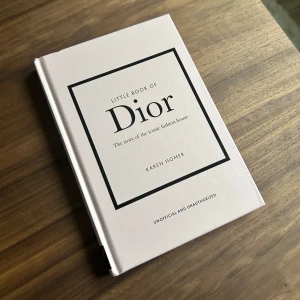 Dior bok - Dior bok helt ny inga märken elle så