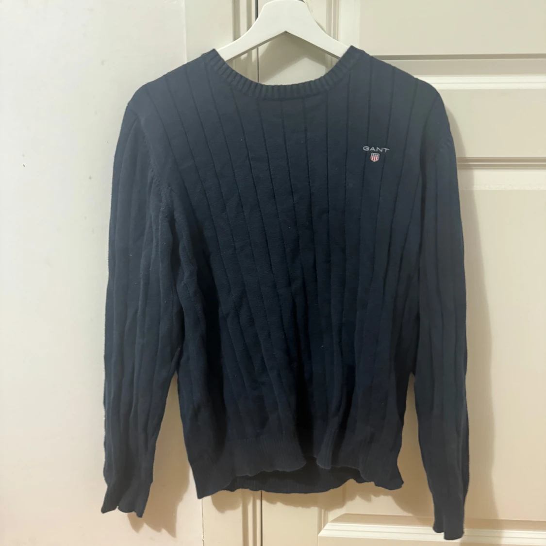 Mörkblå stickad tröja från GANT
