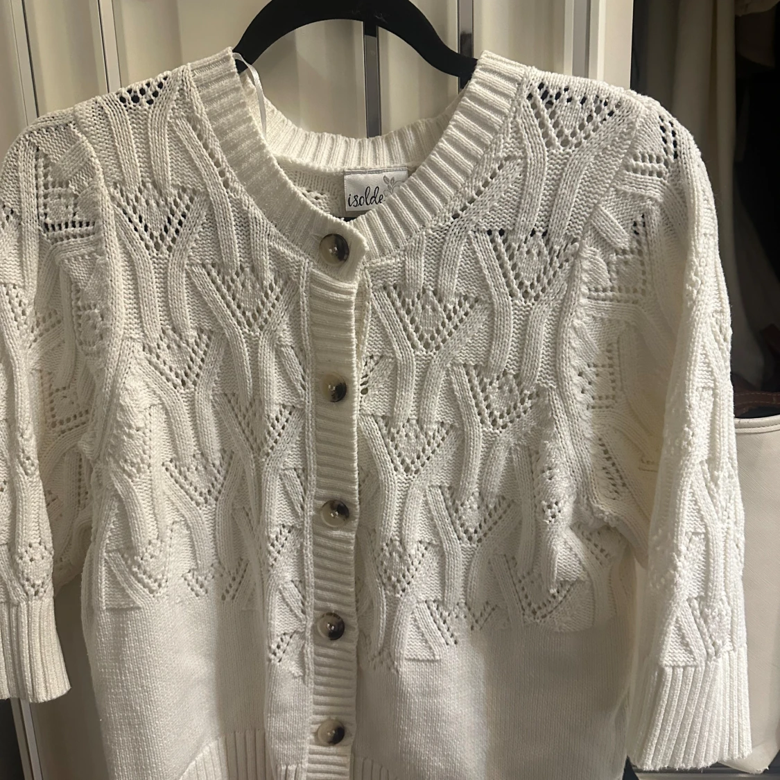 Vit stickad kofta från Isolde