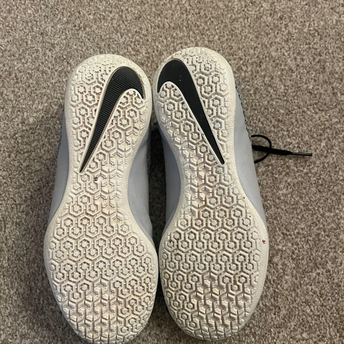 Nike grå fotbollsskor - 1