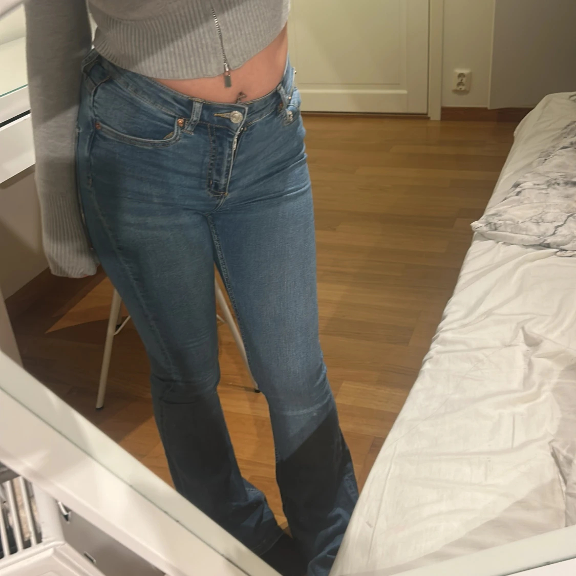 Blå bootcut jeans med hög midja - 2