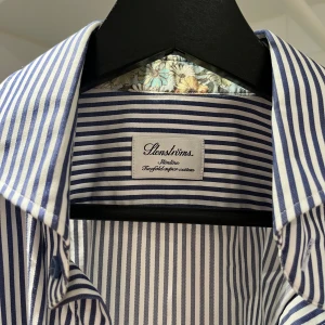 Stenströms randig skjorta  - Högkvalitativ skjorta från stenströms! Nypris: 1800kr - mitt pris: 150kr | 100% bomull slimfit | storlek 39 = S-M 