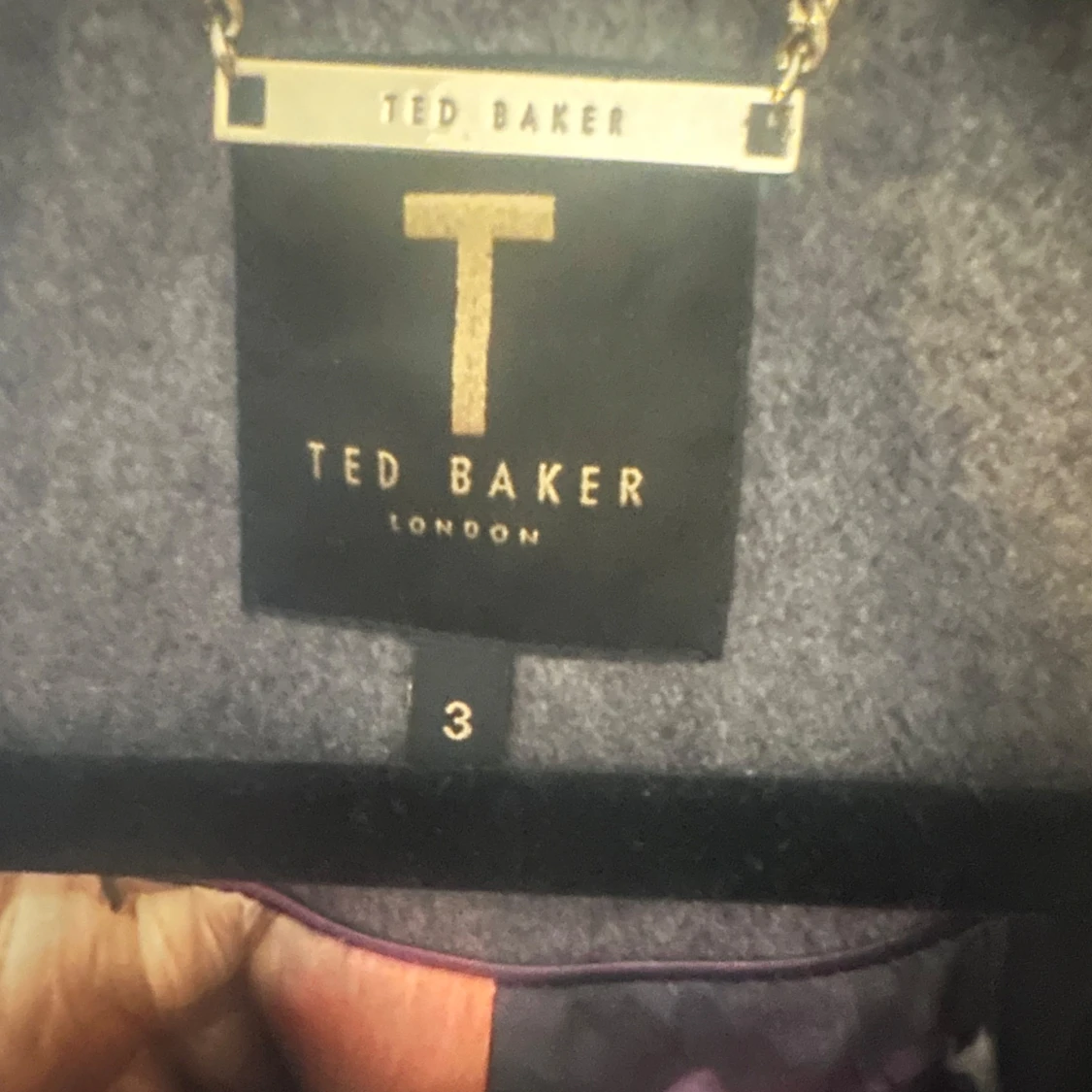 Grå kappa från Ted Baker med blommigt foder - 2