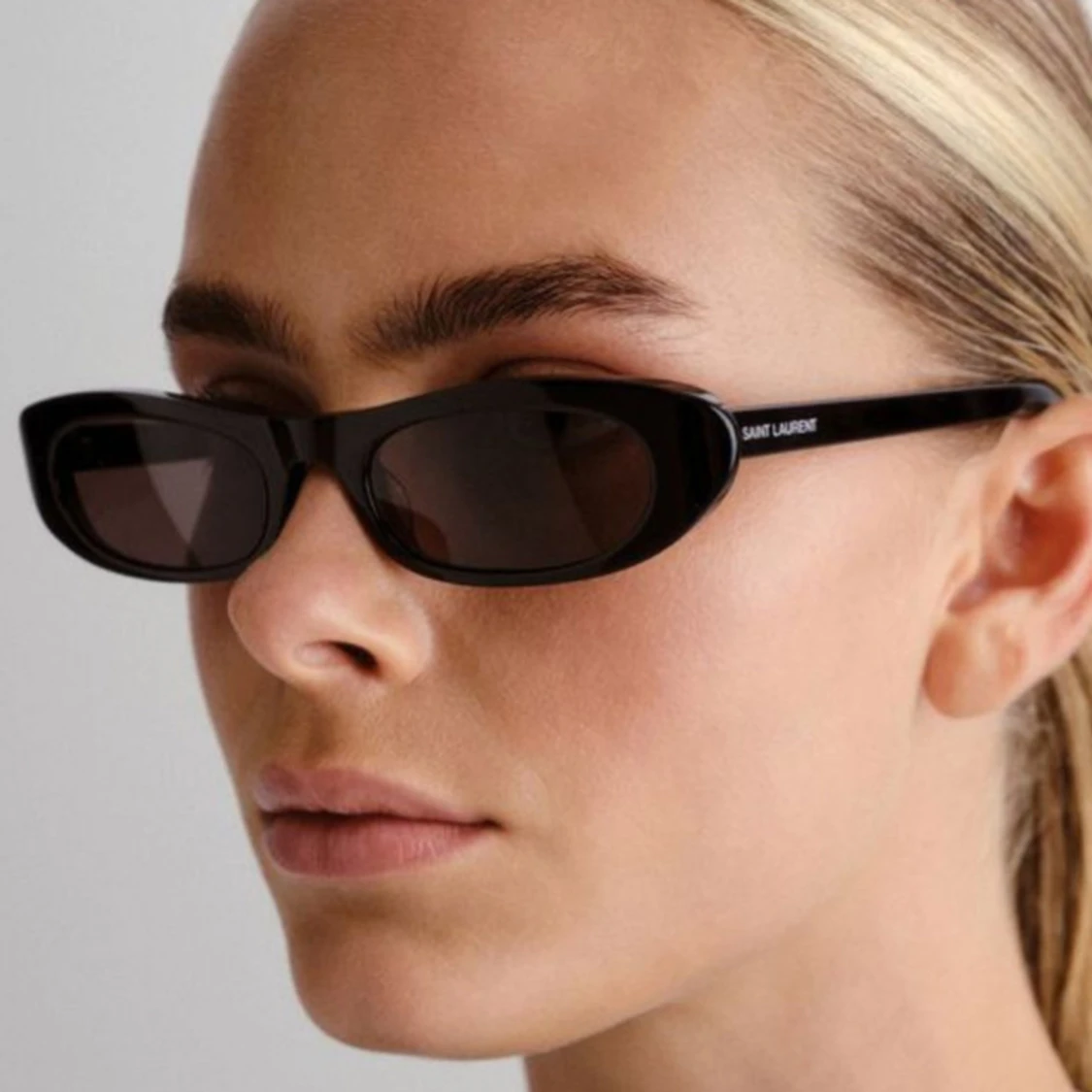 Svarta solglasögon Saint Laurent - 89