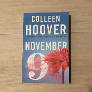 November 9 - Boken är perfekt för dig som gillar romantik och oväntade vändningar. Passar bra att läsa under november månaden!!💕OBS boken är på engelska!🫶