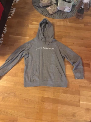 Calvin Klein hoodie  - Stilren hoodie med box logo