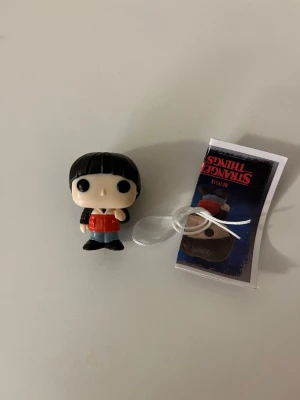 Will stranger things kinder joy - Mini-figur från Stranger Things Will byers rare kinder joy 