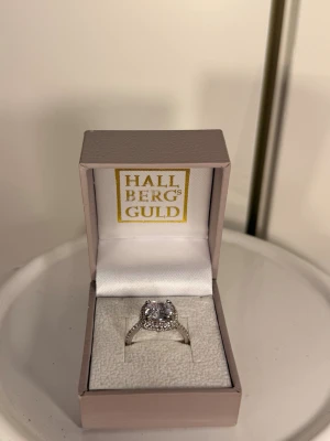 Mycket fin silver (925) ring - Fin hel ny ring, osäker på storleken skulle gissa 16/17