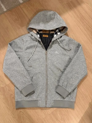 Burberry Zipper - Used only a little bit, size M