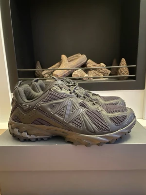 New Balance 610T - Säljer då skorna inte passar mig. Små i storlek passar 39 mer än 40. Knappt använda bara prövad.