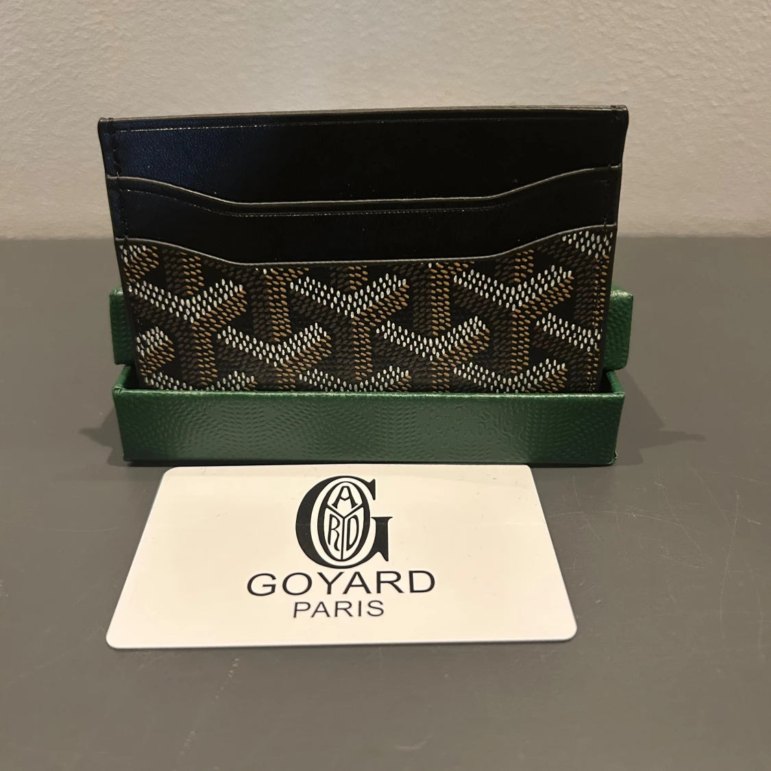  svart plånbok med mönster - 1