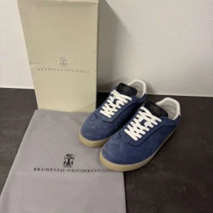 Brunello Cucinell skor - Skor från Brunello Cucinelli | Storlek: 43 | Färg: Blå/mörkblå | Skriv vid frågor | Box samt påse ingår |