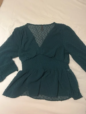Grön snygg blus  - Grön blus i storlek S