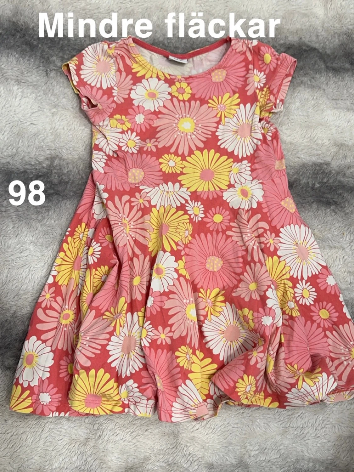 Blommig rosa klänning stl 98