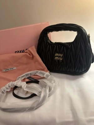 Svart quiltad handväska. - Helt ny 