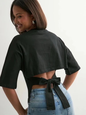 Open Back Tie Tee från Nelly  - Inga fel eller skador passar både xxs,xs,s vid inrtresse kan jag skicka egna bilder. 