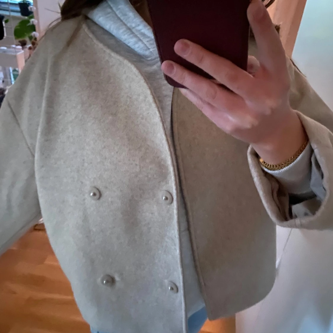 Beige kappa med knappar - 2