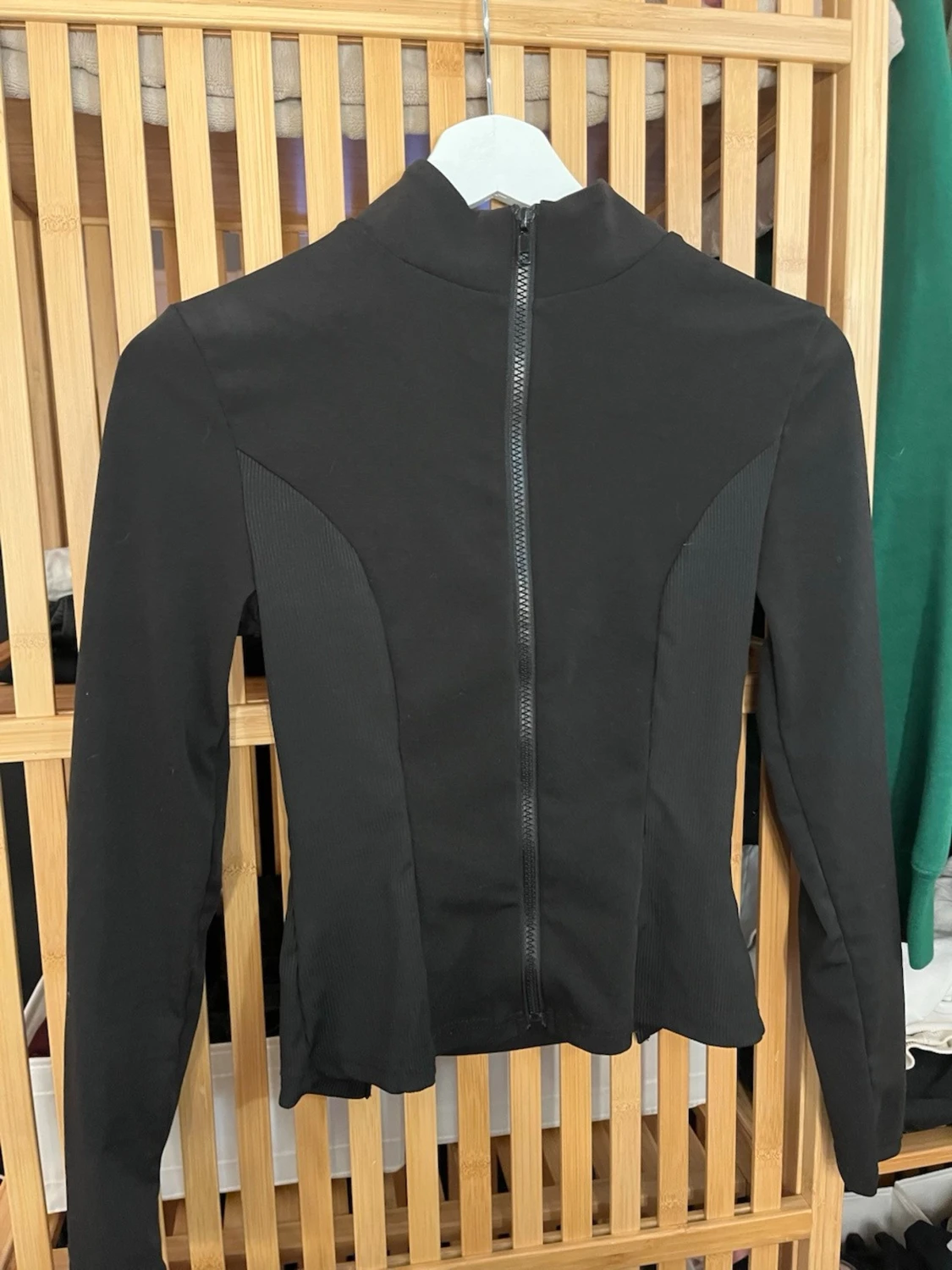 Svart zip-kofta från SHEIN XS - 1