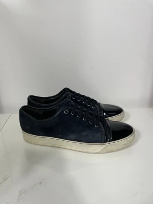 Mörkblå Lanvin Cap toe  - Säljer nu dessa Mörkblå Lanvin Cap toe i uk 10 som motsvarar 44 men passar 45, skriv för fler bilder/frågor🙌🏼