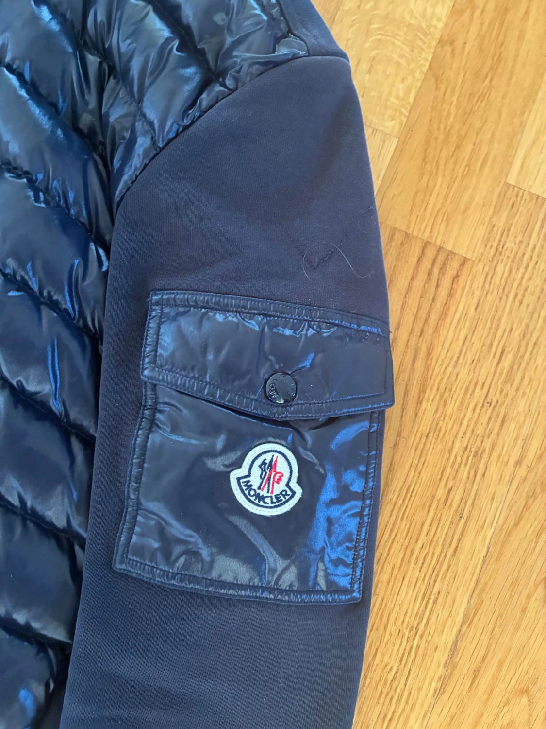 Mörkblå Moncler pufferjacka med huva - 1