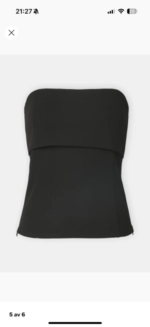 Svart tub topp -  svart bandeau tubtopp från Zalando som är i oanvänt skick med prislappen kvar💕