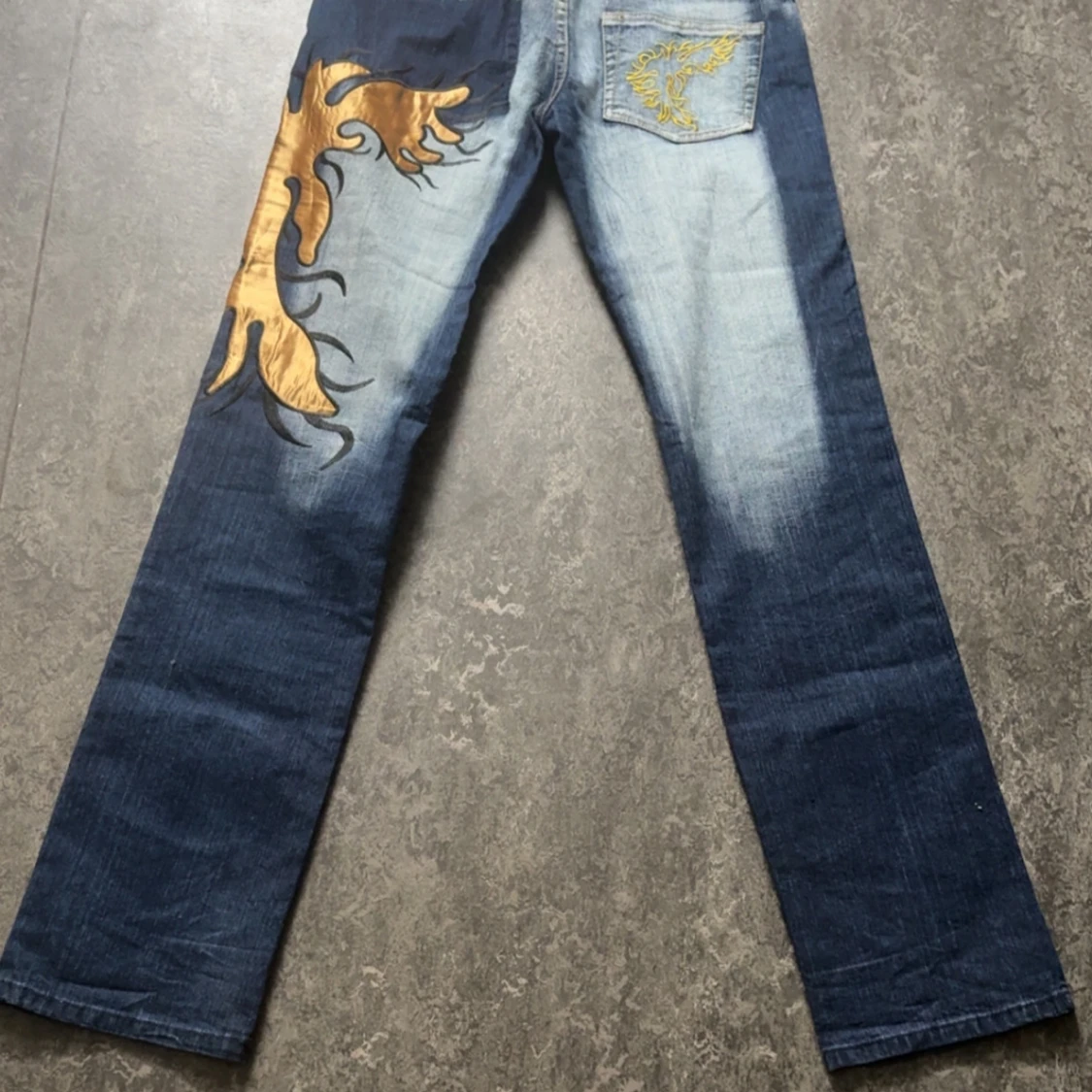 A pair of low waisted printed 2000s jeans S/M - 2