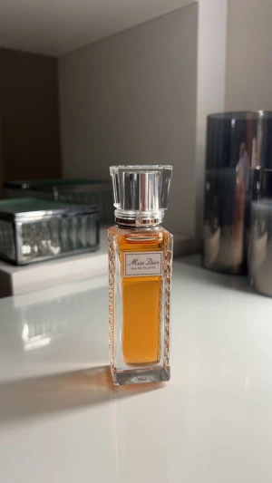 Miss dior Absolutely Blooming roll on parfym  - Endast testad och kommer inte till användning. Just denna doft säljs ej längre💞nypris är runt 700kr