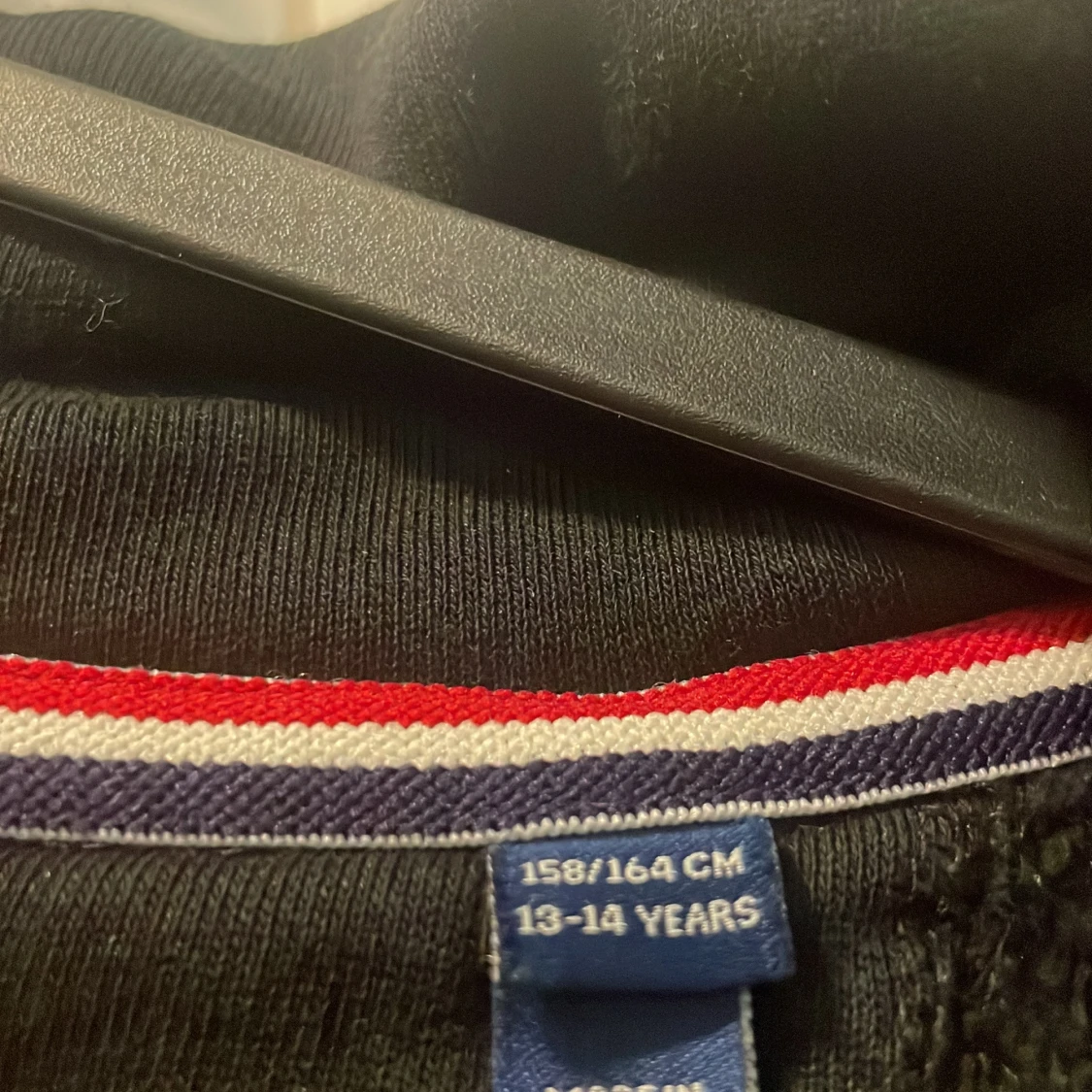 Svart hoodie från GANT med broderad logga - 3