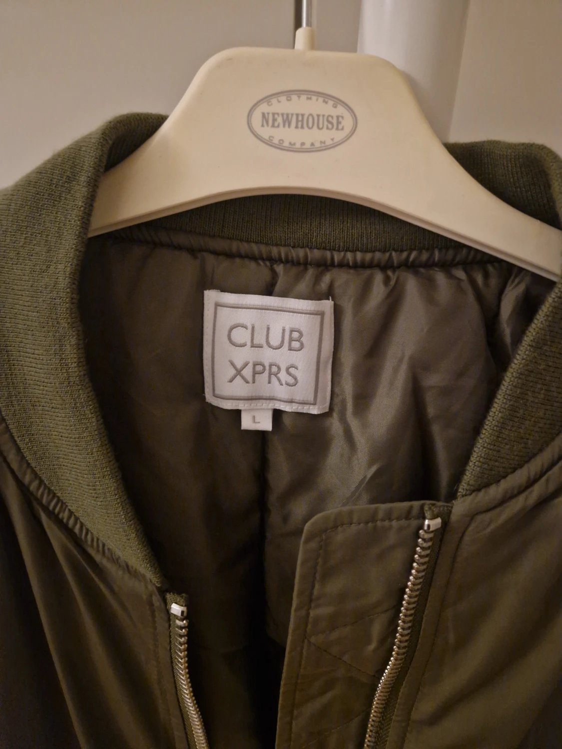 Olivgrön bomberjacka från CLUB XPRS