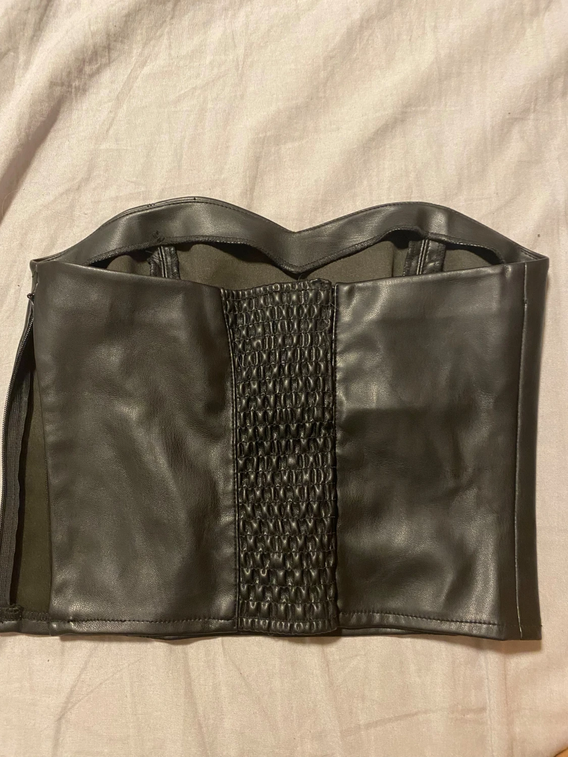 Svart skinn tubtopp med smock - 1