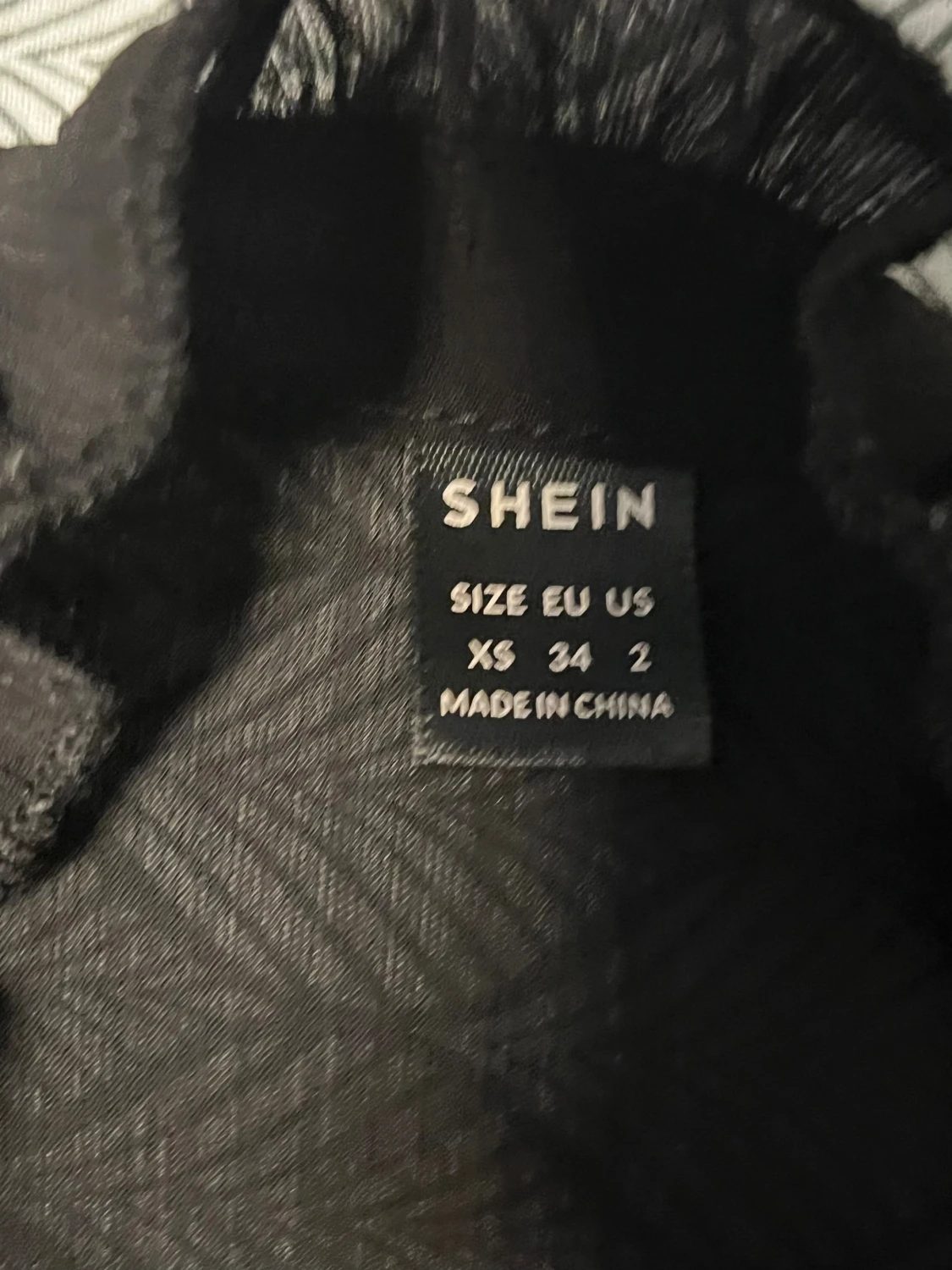 Svart elegant volangblus  - 1