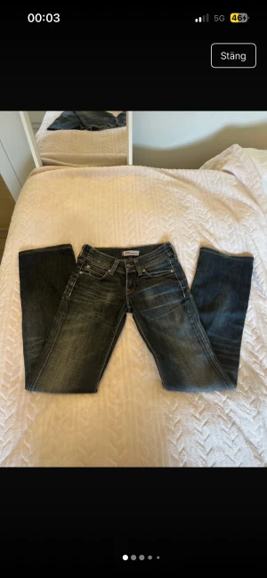 Low Rise jeans -Levi’s  - Jag säljer detta Low Rise Jeans från Levi’s eftersom de har blivit för små för mig och kommer ej till användning. De har använts fåtal gånger, har ej någon skada☺️