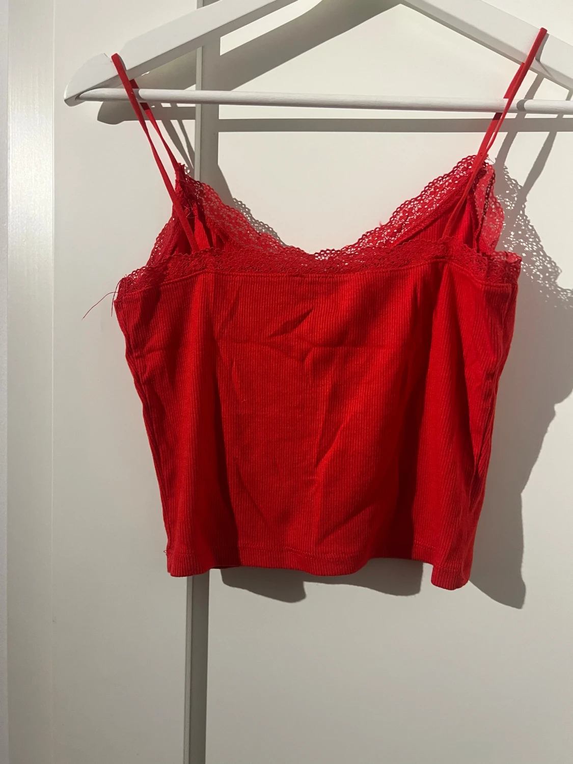 Röd spetskantad linnetopp Stradivarius - 1