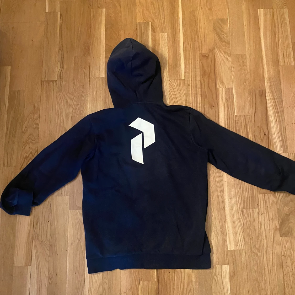 Mörkblå zip hoodie från Peak Performance - 1