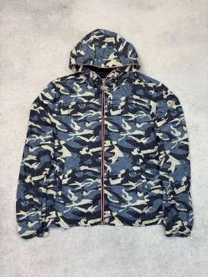 Moncler nath windbreaker jacket - – Condition: 9/10  – Size: 3/L  – Retail price: 10 000 + SEK
