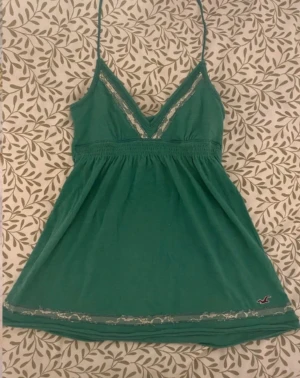   Hollister babydoll  - Jättefin grön topp, gjort om den till en halterneck 🤍