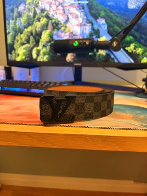 Svart rutigt bälte - Svart bälte