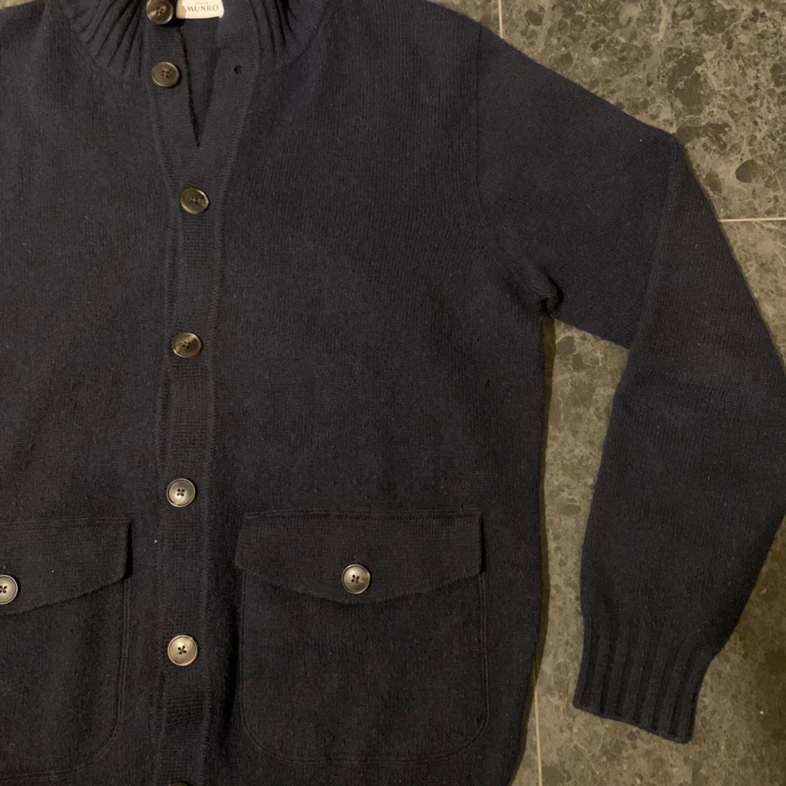 Mörkblå stickad cardigan  - 2