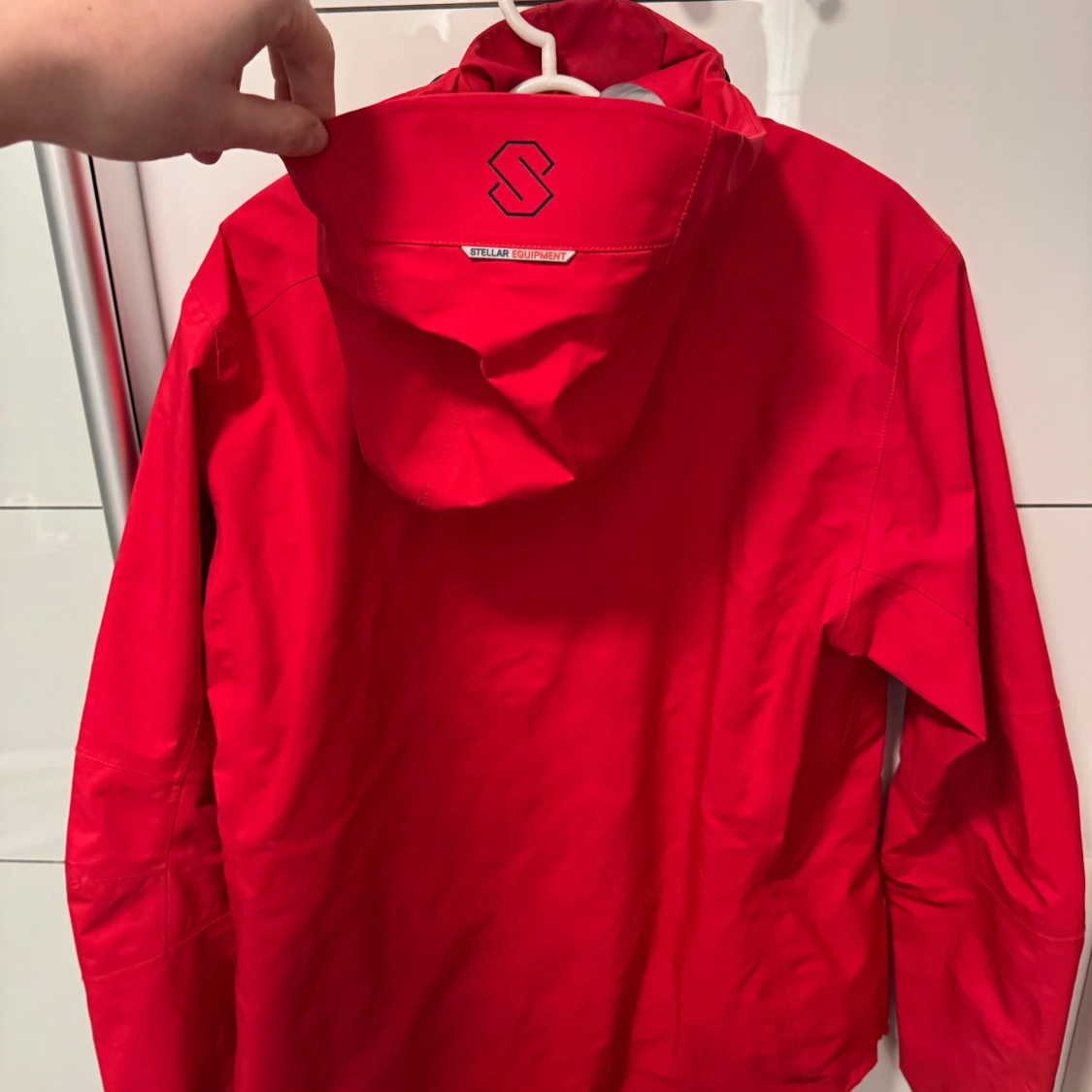 Röd skidjacka från Stellar Equipment - 1