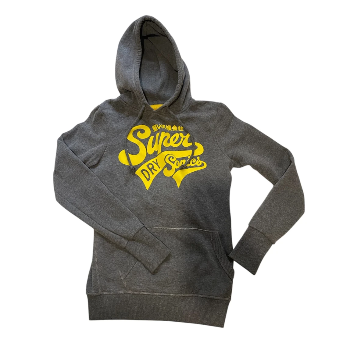 Grå hoodie från Superdry med tryck