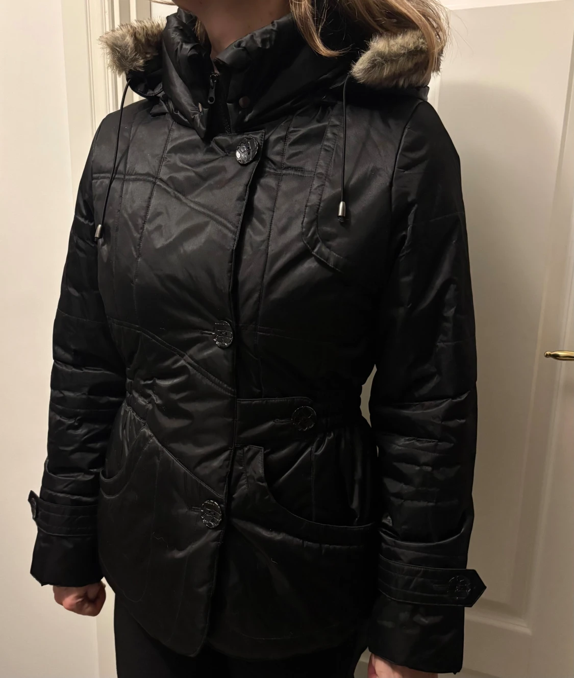 Svart pufferjacka från Hollies - 1