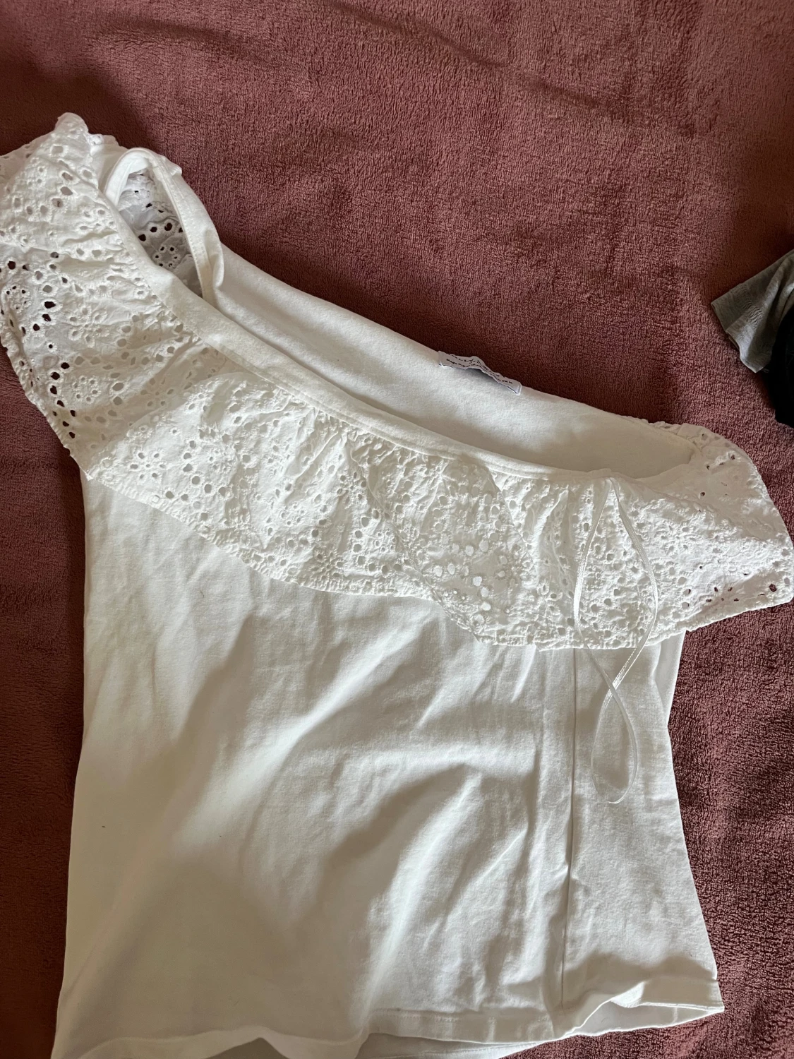 Vit offshoulder topp Holly & Whyte - 1